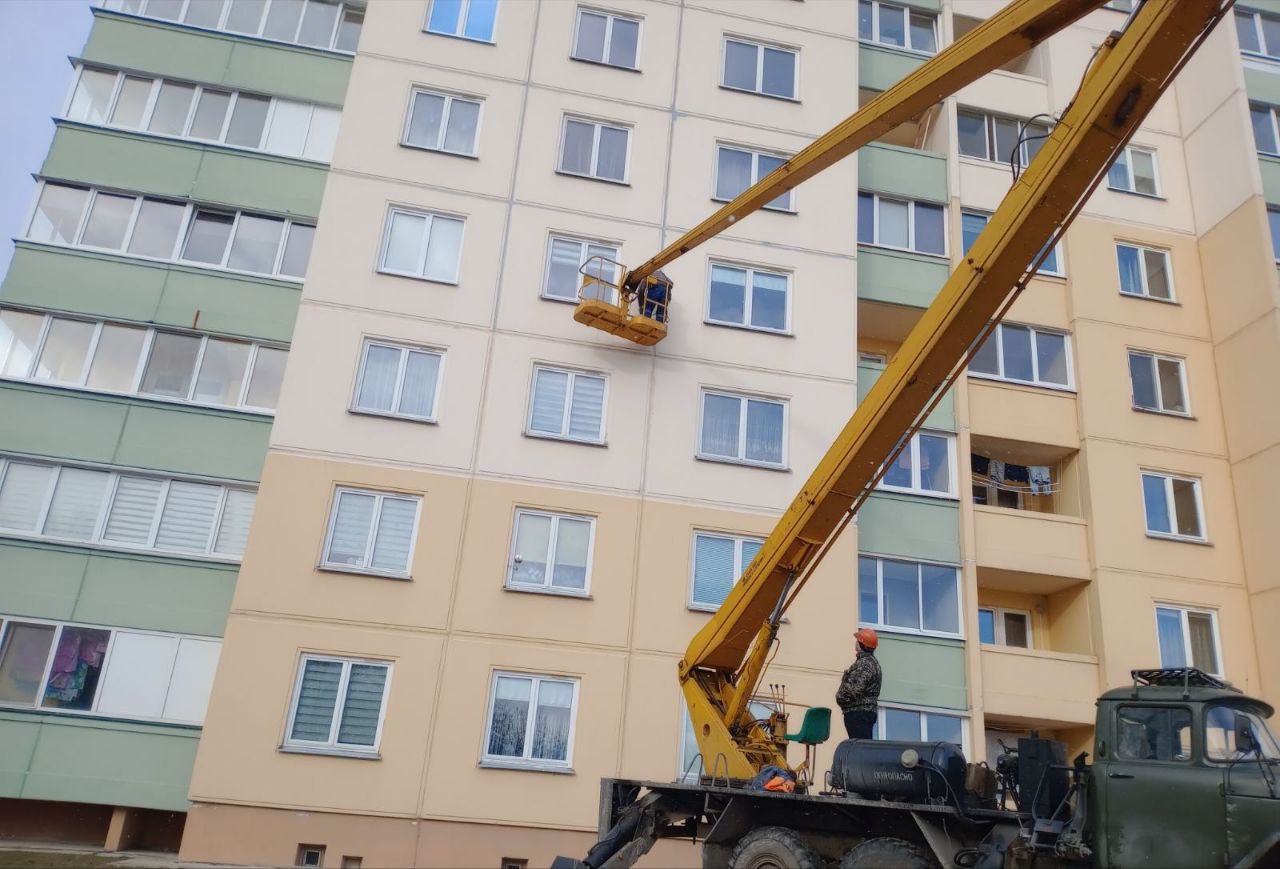 Работы по ремонту межпанельных стыков подразделениями Лидского ГУП ЖКХ