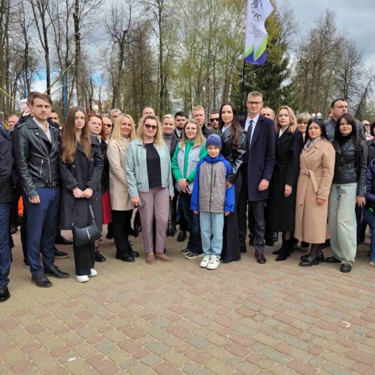 Лидское ГУП ЖКХ приняло  участие в торжественном открытие праздника в честь Первомая!