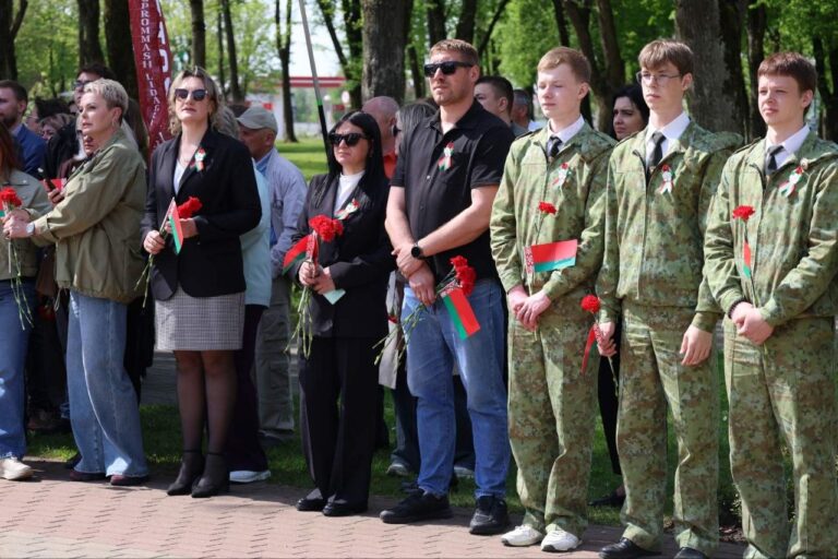 Лидское ГУП ЖКХ приняло участие в автопробеге по меcтам боевой славы и захоронений времен Великой Отечественной войны.