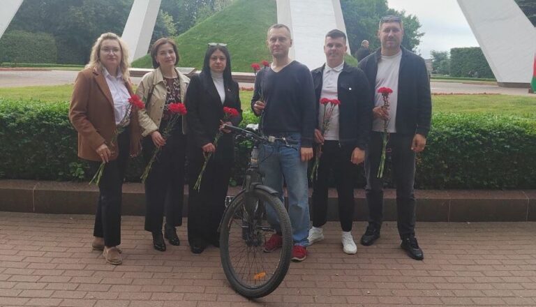 В Лиде дали старт республиканскому велопробегу, коллектив Лидского ГУП ЖКХ принял участие в данном мероприятии.